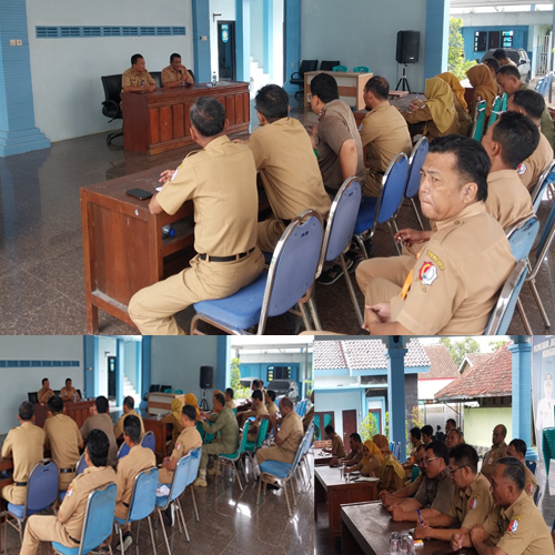 Rapat Staf Evaluasi KInerja dan Persiapan Akir tahun Kecamatan Kedungadem