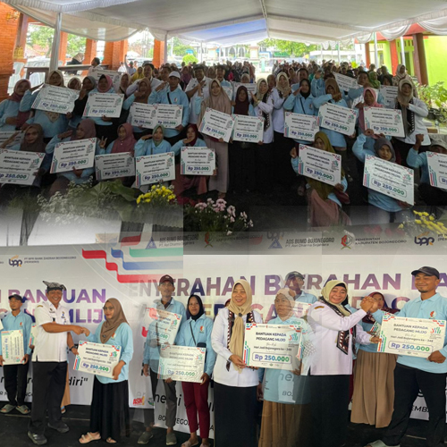 Penyerahan Bantuan Kepada Pedagang Mlijo dalam Rangka Hari Jadi Kabupaten Bojonegoro ke-348