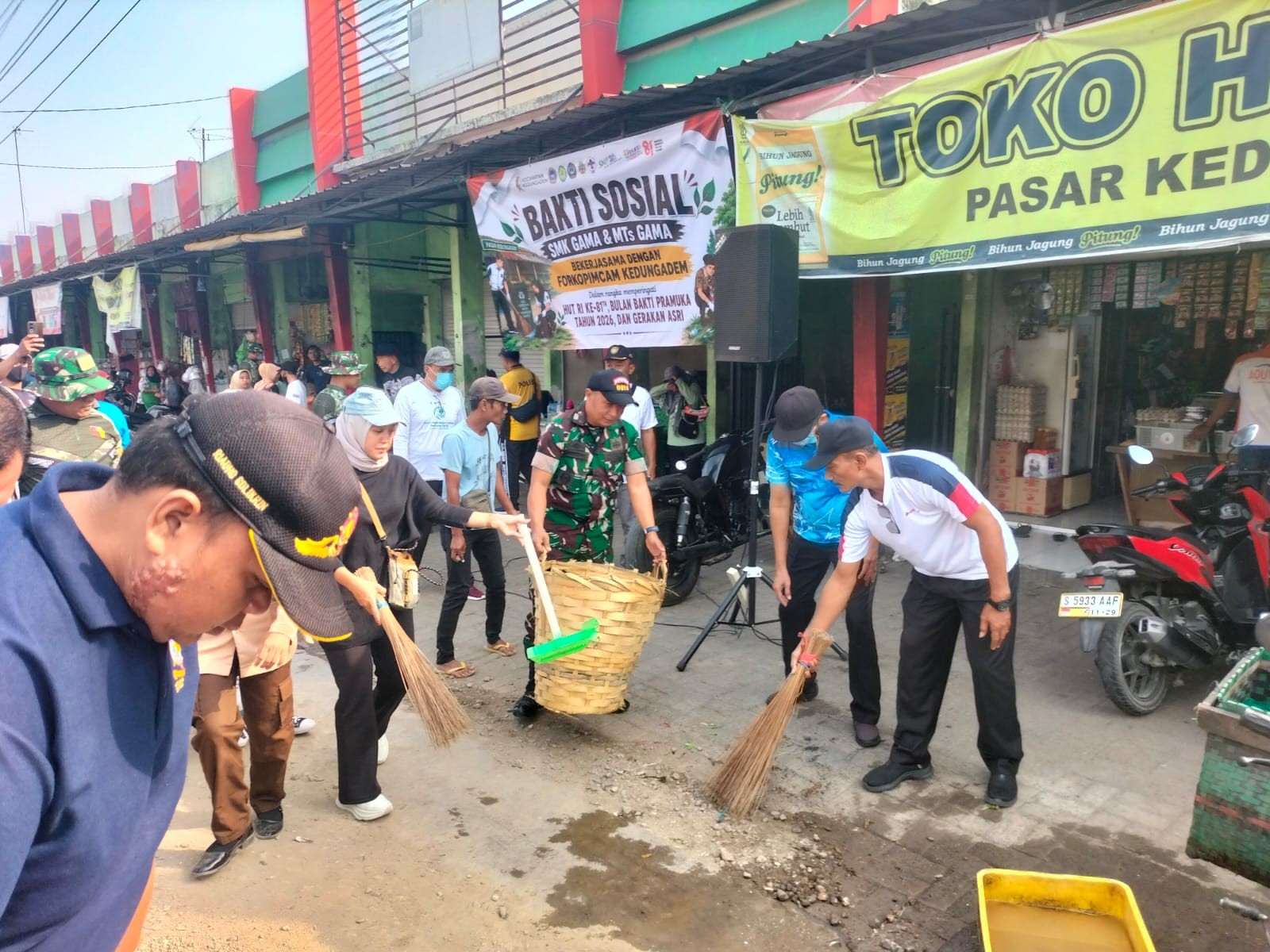 Bakti Sosial SMK GAMA dan MTs GAMA bersama Forkopimcam Kedungadem
