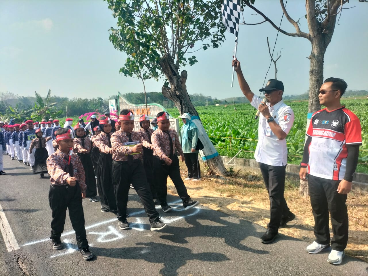 Gerak Jalan SD/MI dalam rangka HUT RI ke-81 di Kecamatan Kedungadem