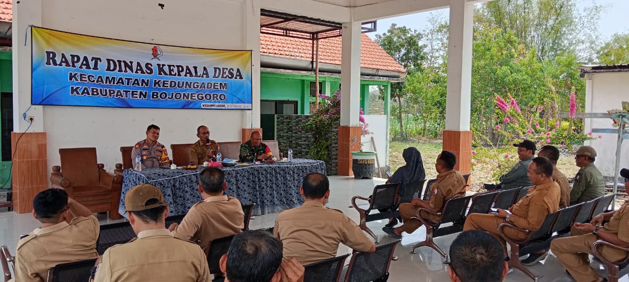 Rapat Dinas Kepala Desa se-Kecamatan Kedungadem