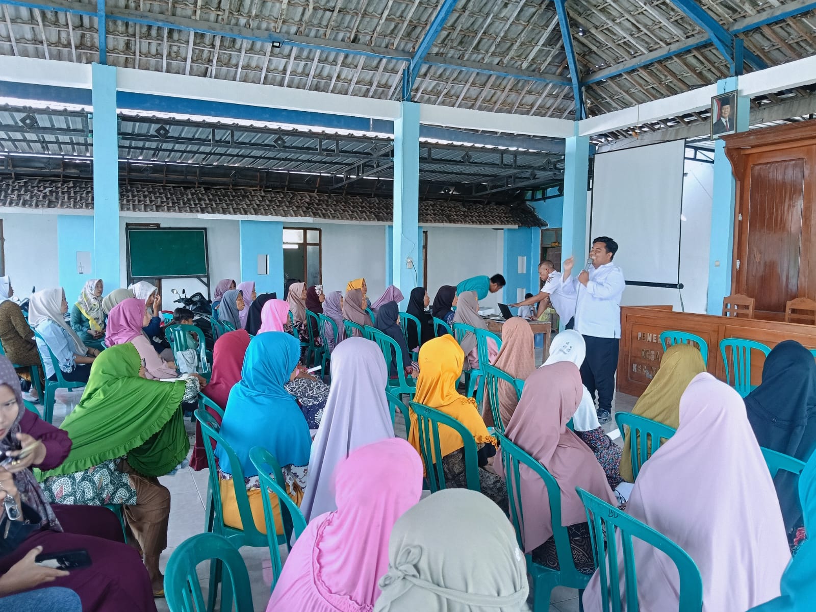 Pelaksanaan Kegiatan Aktivasi IKD & PERLINSOS di Desa Geger